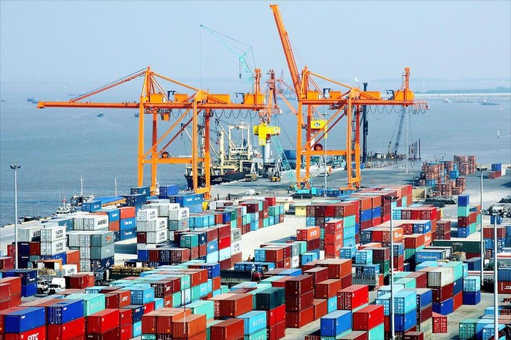 Thêm một cước phí dịch vụ vận tải cảng biển được điều chỉnh tăng từ ngày 1-5 tới đây tại Tân Cảng - Cát Lái.