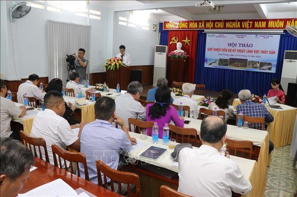 Ngày 13/10, tại thành phố Nha Trang (tỉnh Khánh Hòa), Trung tâm Khuyến nông Quốc gia phối hợp cùng Vụ Khoa học, Công nghệ và Môi trường, Viện Nghiên cứu Nuôi trồng thủy sản III (Bộ Nông nghiệp và Phát triển nông thôn) tổ chức hội thảo 'Giới thiệu tiến bộ kỹ thuật lĩnh vực thủy sản'.