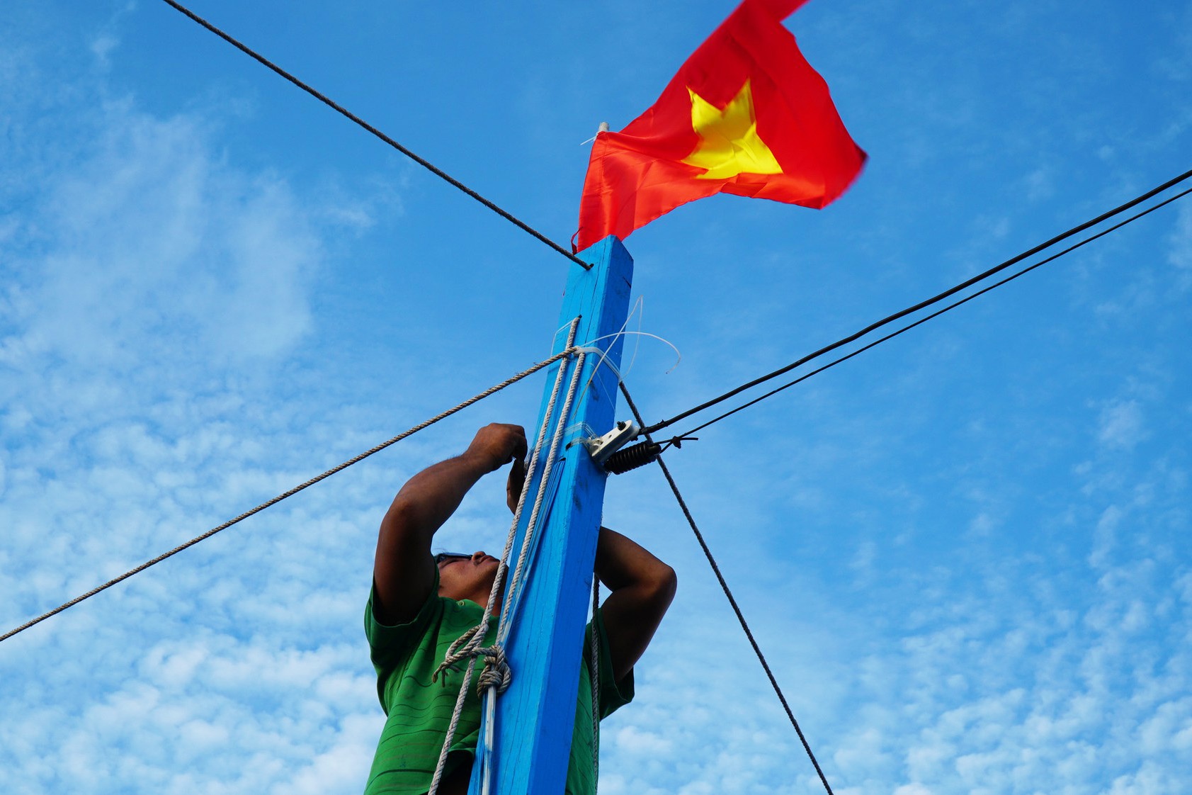 Xin chào, tôi là lá Quốc kỳ Việt Nam!