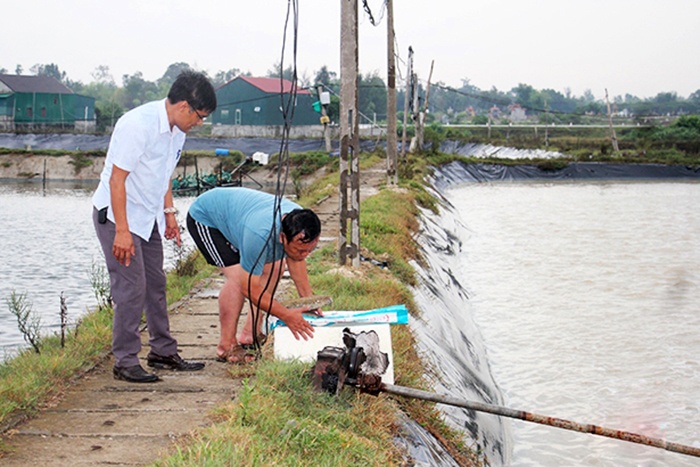 Bão Podul (cơn bão số 4) đang tiến nhanh vào phía đất liền. Hiện, người nuôi trồng thủy sản Hà Tĩnh đang tranh thủ thời gian, khẩn trương triển khai các phương án đảm bảo an toàn hồ nuôi, hạn chế các thiệt hại xảy ra.