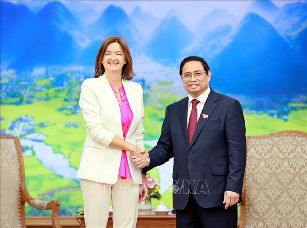 Chiều 23-5, tại Trụ sở Chính phủ, Thủ tướng Chính phủ Phạm Minh Chính đã tiếp Phó thủ tướng, Bộ trưởng Ngoại giao và các vấn đề châu Âu Cộng hòa Slovenia Tanja Fajon nhân dịp thăm chính thức Việt Nam từ ngày 22 đến 23-5.