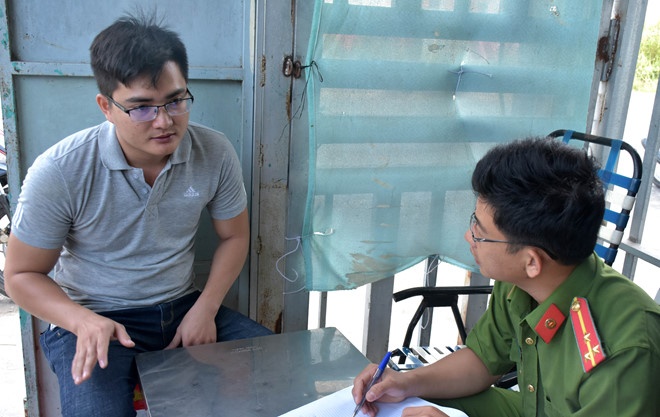 Công an tỉnh Bạc Liêu vừa bắt quả tang một cơ sở do Châu Hào Thực làm chủ đang tổ chức cho công nhân pha trộn, đóng gói gần 4,5 tấn thuốc thủy sản giả các loại.