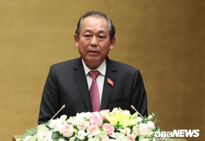 Phó Thủ tướng Thường trực Trương Hòa Bình yêu cầu các Bộ liên quan kiểm tra, làm rõ phản ánh của báo chí về tình trạng tôm hùm đất được bày bán số lượng lớn.