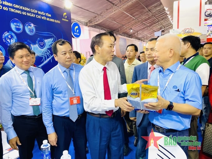 Ngày 20-3, Hội chợ triển lãm quốc tế ngành tôm Việt Nam năm 2024 chính thức khai mạc tại thành phố Cà Mau. Đây là sự kiện quan trọng của ngành thủy sản năm 2024, mang tầm cỡ khu vực với quy mô và số lượng doanh nghiệp tham gia đông đảo.